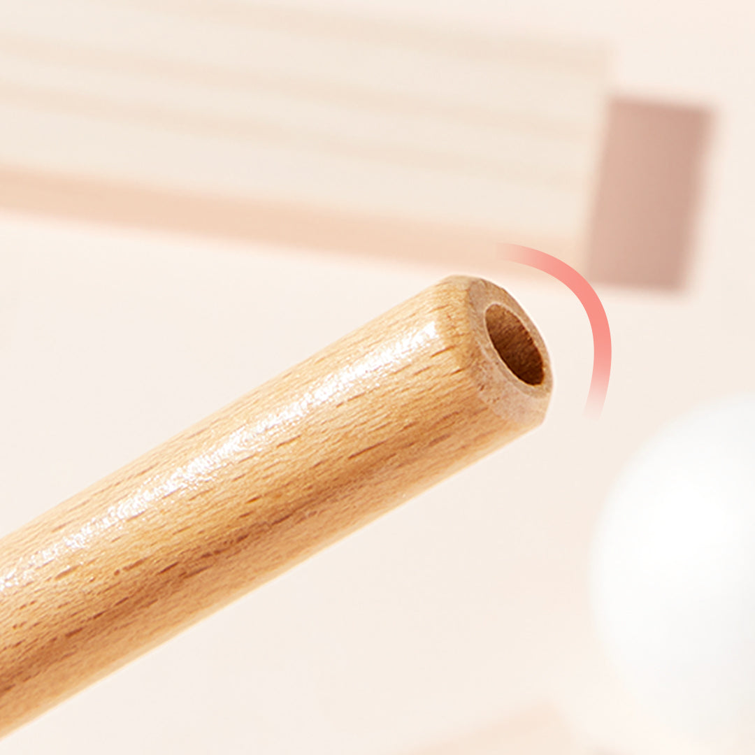 Ore sklandančio kamuoliuko žaidimas.